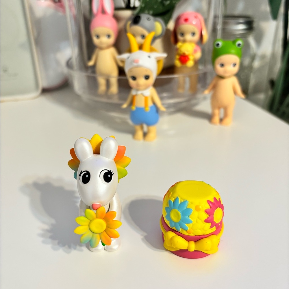 Sonny Angel Flower Gift Series Robby Lion Rainbow Secret